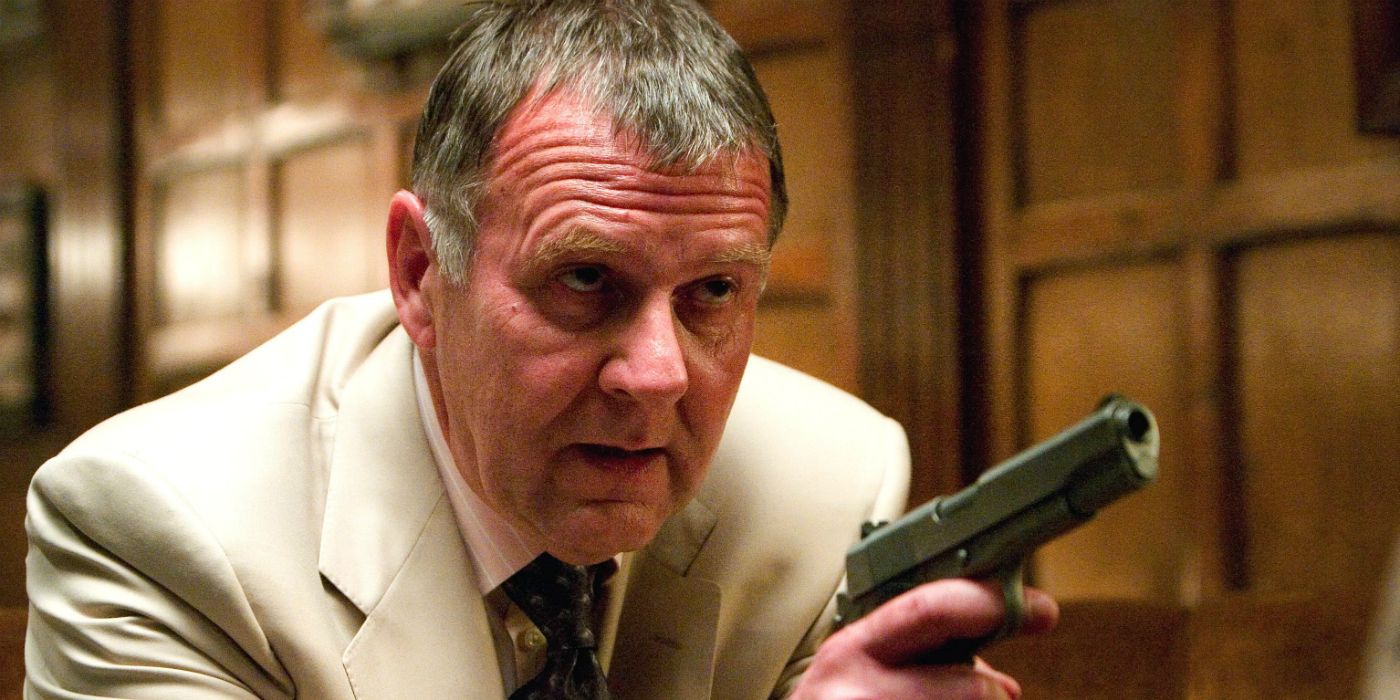 Tom Wilkinson como Carmine Falcone em 'Batman Begins' / Foto: Warner Bros