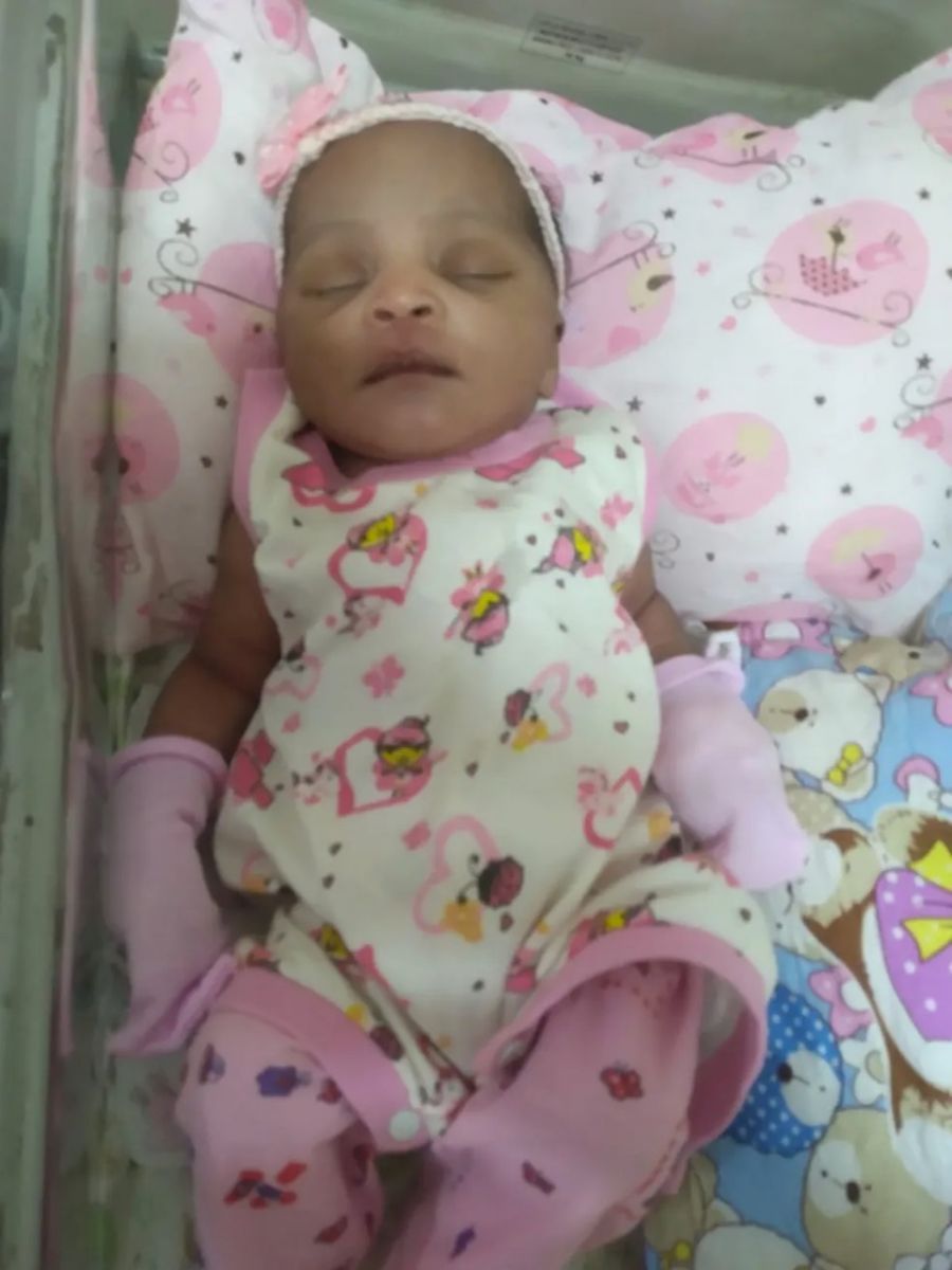 Karolaine Nascimento Neves deu &agrave; luz a Anna Beatriz Neves Machado no Hospital Federal de Bonsucesso (HFB) &mdash; Foto: Arquivo pessoal