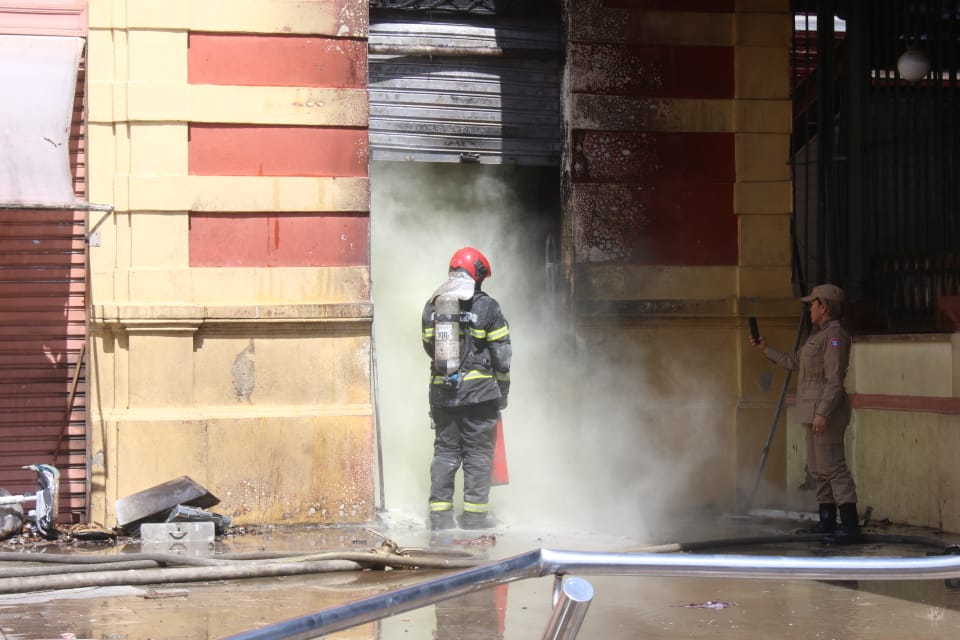 Bombeiros e Defesa Civil realizam buscas no Rio Negro. &mdash; Foto: Divulga&ccedil;&atilde;o/Corpo de Bombeiros.