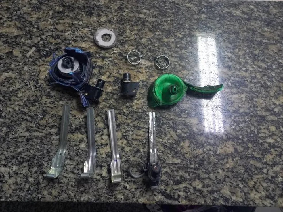 Empres&aacute;rio explodiu ao menos quatro artefatos na casa da ex &mdash; Foto: Arquivo pessoal