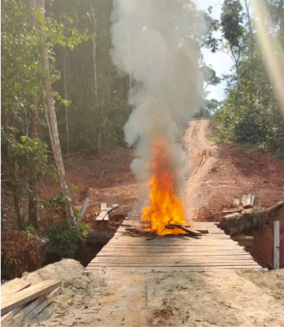 Opera&ccedil;&atilde;o Tamoiotat&aacute; II destruiu ponte no Sul do Amazonas &mdash; Foto: Ipaam