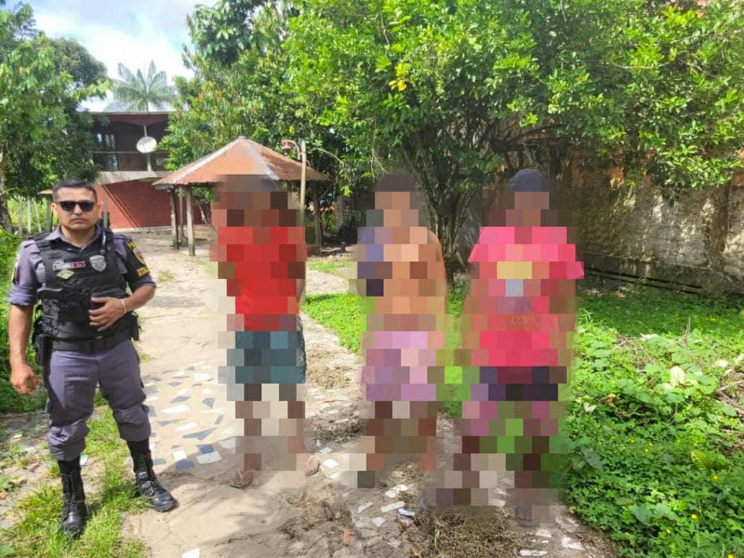 Tr&ecirc;s homens tinham sido presos suspeitos de roubar a casa - Foto: Reprodu&ccedil;&atilde;o Facebook