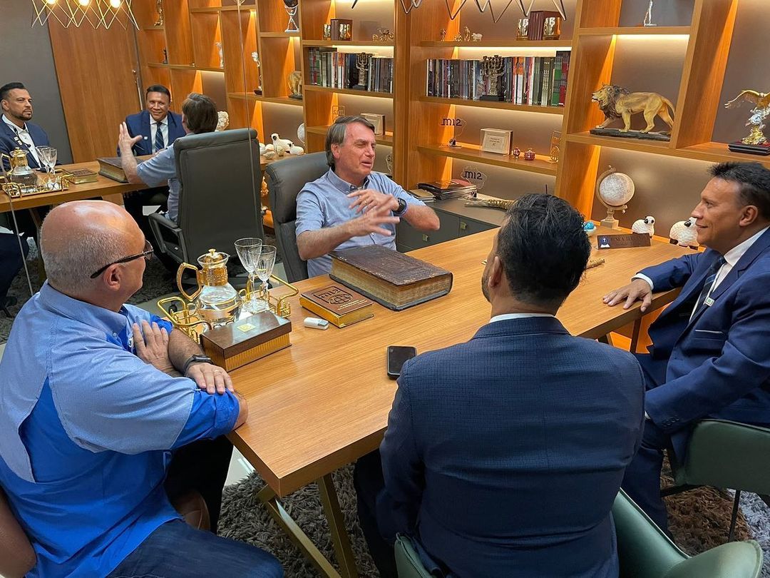 Bolsonaro com Coronel Menezes, ap&oacute;stolo Ren&ecirc; Terra Nova e vereador Marcel Alexandre - Foto: Reprodu&ccedil;&atilde;o Instagram