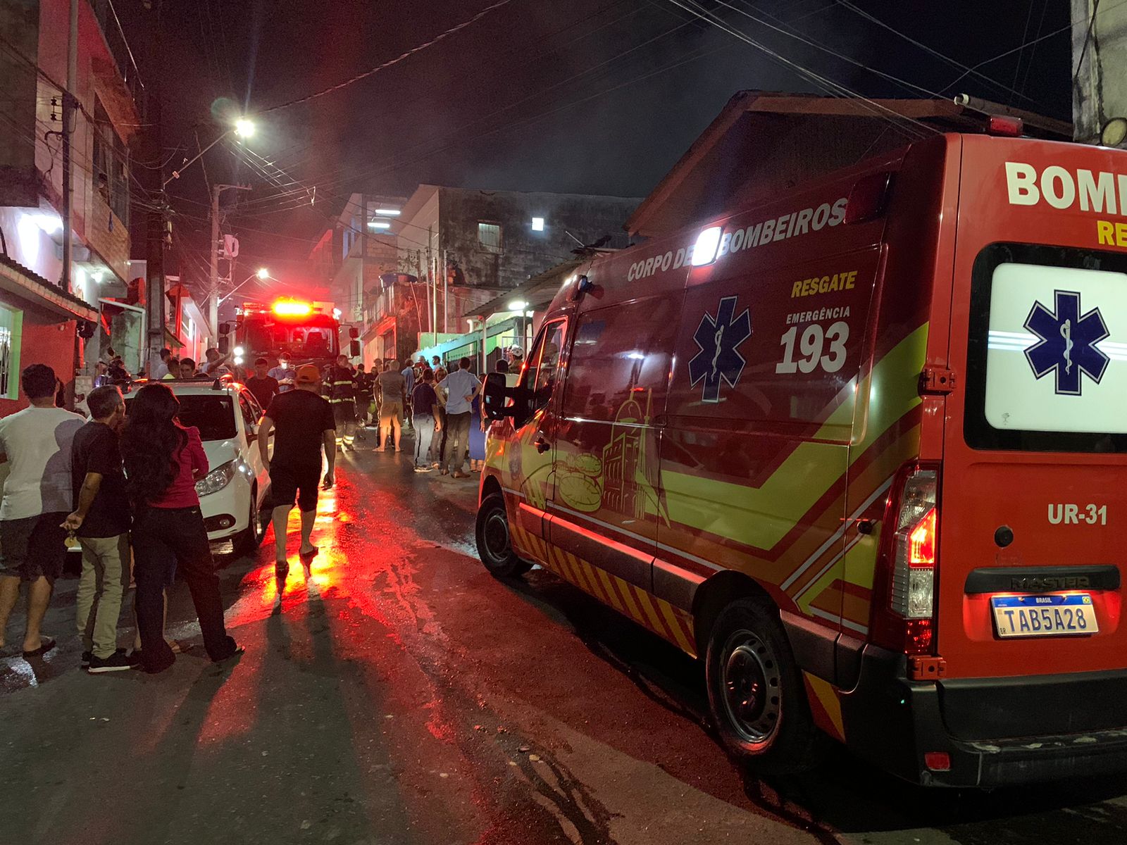 Duas viaturas apagaram as chamas. Foto: Caio Guarlotte/ Portal do Holanda