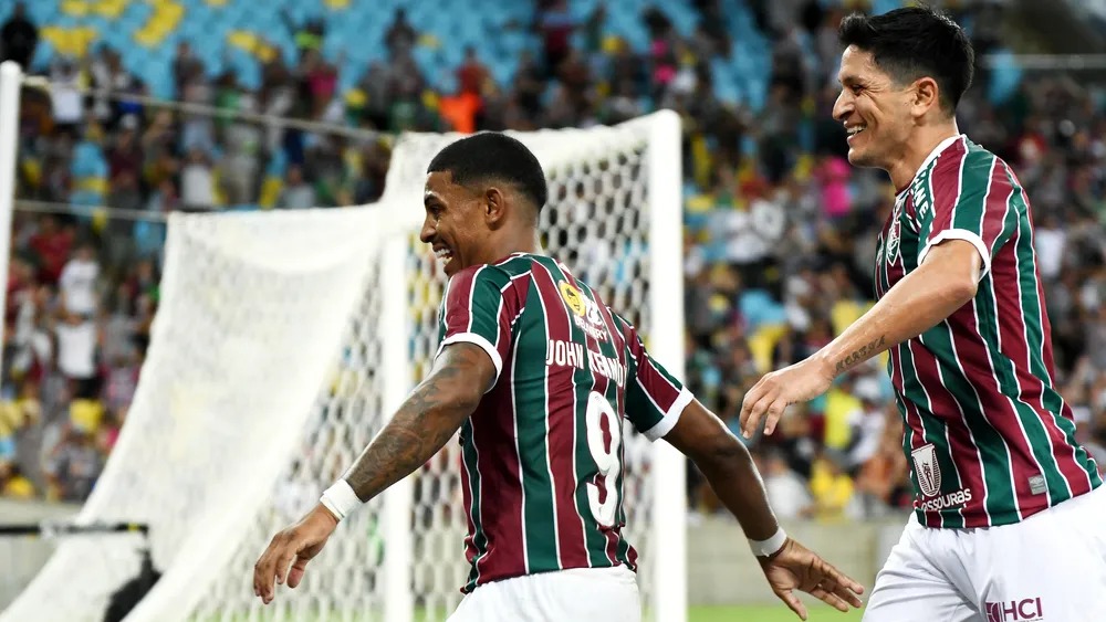 Germ&aacute;n Cano comemora gol de John Kennedy com o camisa 9. Foto: Mailson Santana/ Fluminense