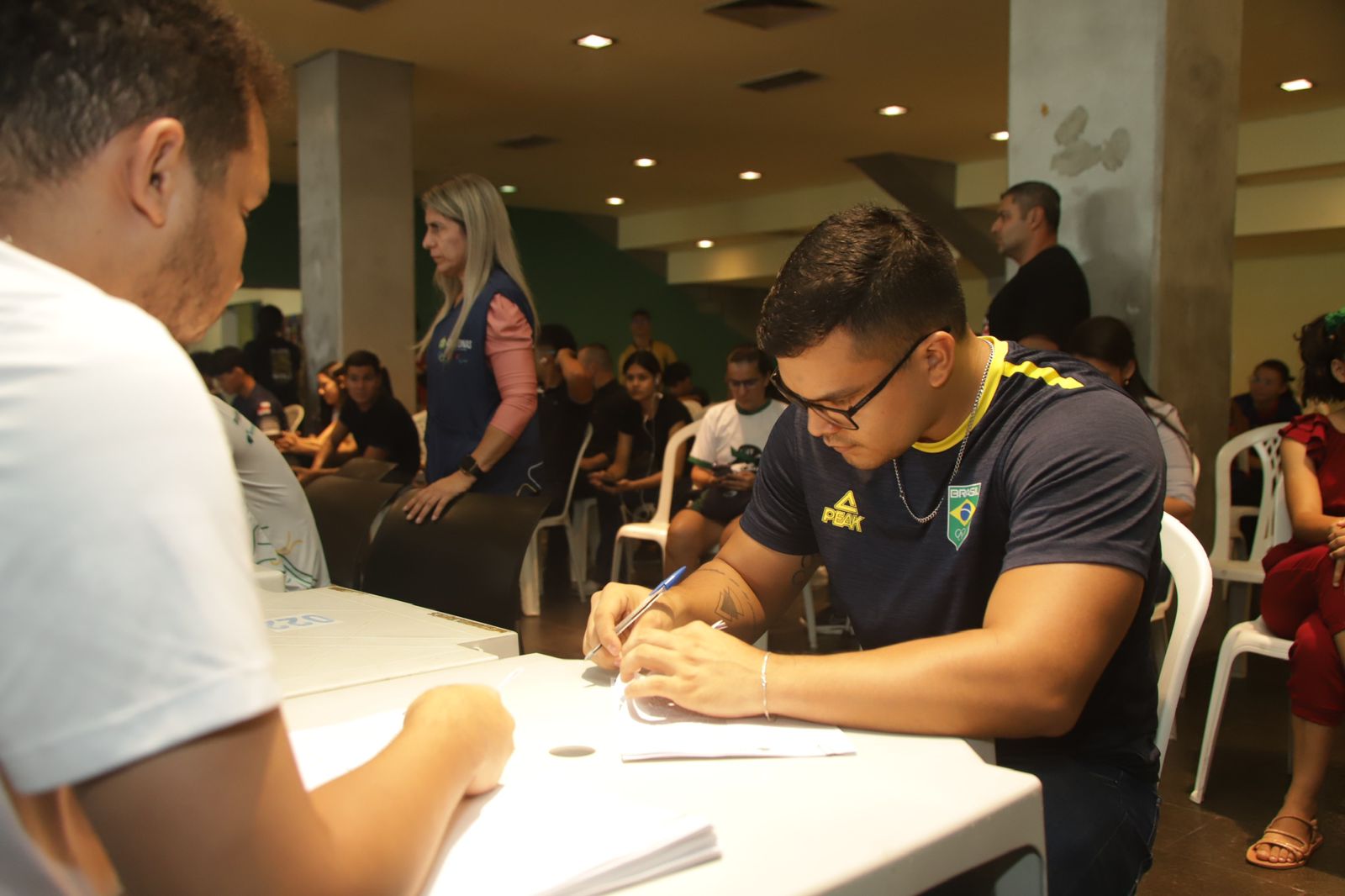 Atleta Pedro Nunes assina patroc&iacute;nio. Foto: Julcemar Alves/ Sedel