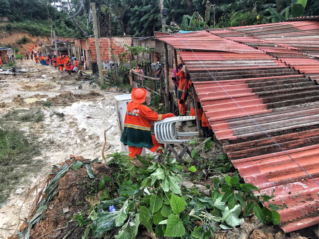 Trabalhos de resgate e limpeza do local devem durar alguns dias