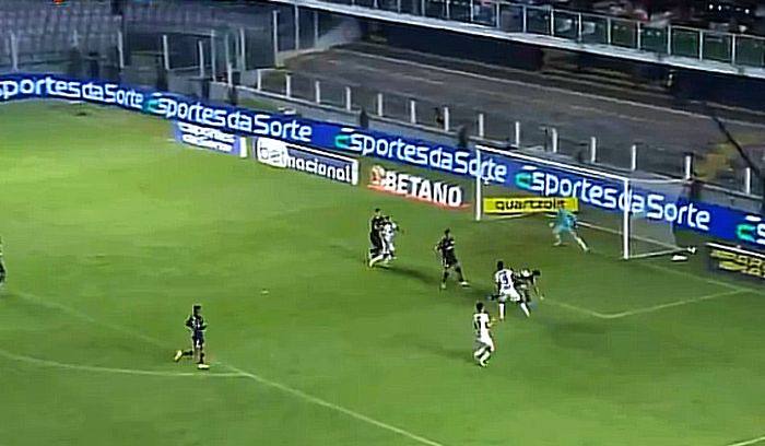 Sites aparecem (ao fundo) em an&uacute;ncios durante Partidas - Foto: Reprodu&ccedil;&atilde;o