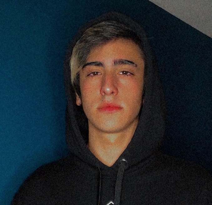 Jovem esbanja beleza nas redes sociais 