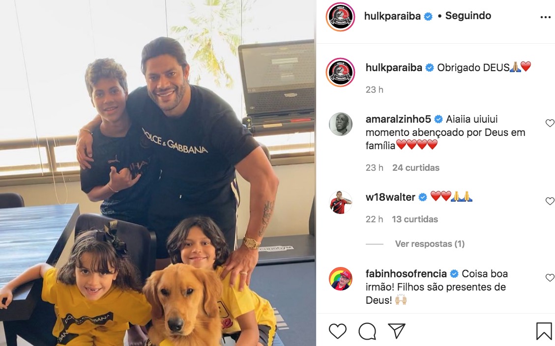 Jogador comemora visita dos filhos ap&oacute;s ora&ccedil;&atilde;o da ex: "Obrigado DEUS". 