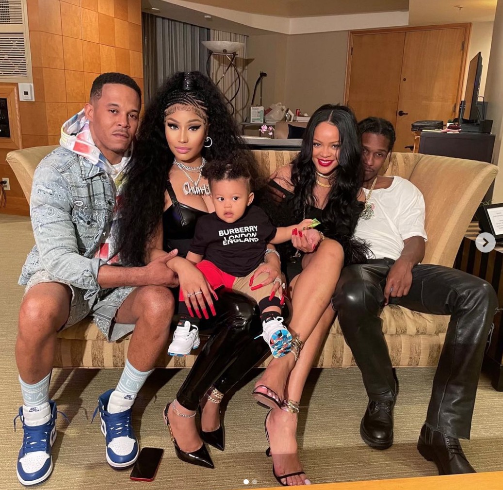 Nicki com o marido e o filho, e Rihanna com o namorado - Foto: Reprodu&ccedil;&atilde;o Instagram
