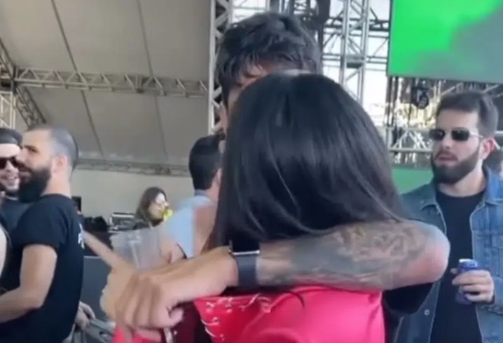 Ex-BBBs teriam trocado beijos em festa em SP - Imagem: F&aacute;bia Oliveira