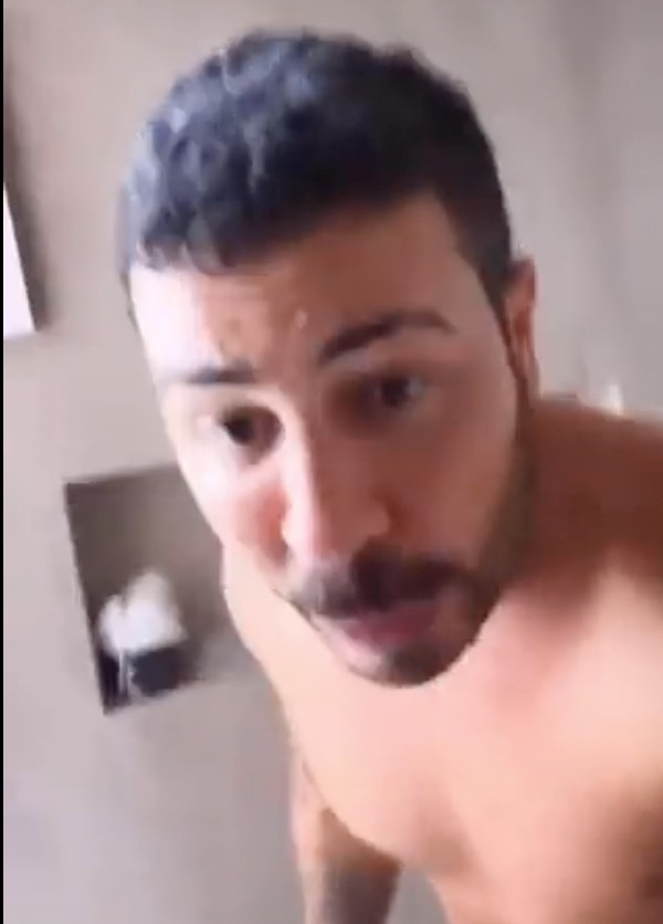 Humorista deixou escapar o pr&oacute;prio nudes nos stories