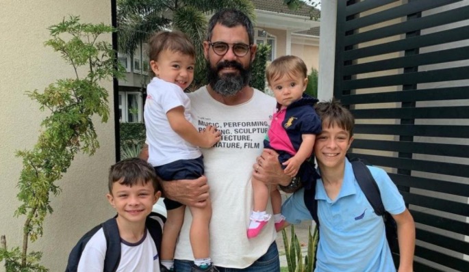 Cazarr&eacute; com os 4 filhos - Foto: Reprodu&ccedil;&atilde;o/Instagram