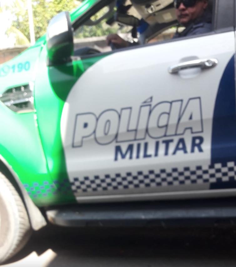 Duas viaturas da PM foram at&eacute; o local do crime - Foto: Divulga&ccedil;&atilde;o