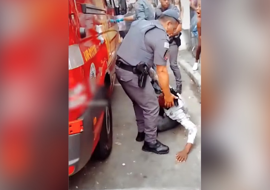 Pai se desespera enquanto beb&ecirc; &eacute; socorrido - Foto: Reprodu&ccedil;&atilde;o Record TV