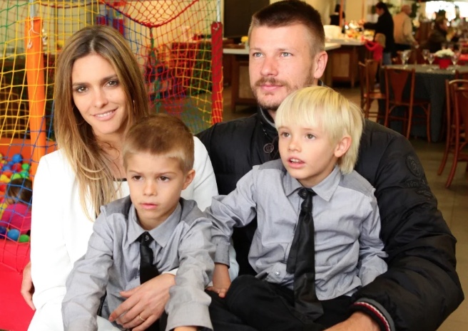 Fernanda Lima e Rodrigo Hilbert com os filhos em 2018 - Foto: Divulga&ccedil;&atilde;o 
