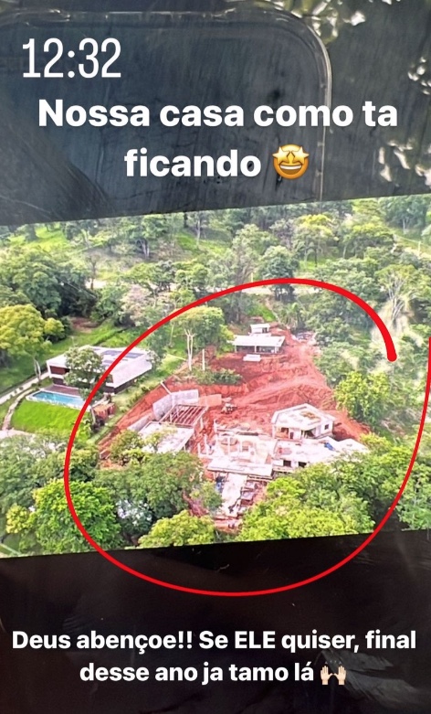 Nesta segunda-feira (9), a influenciadora de 23 anos postou a foto de uma obra gigantesca em meio a muita natureza. O projeto &eacute; assinado pela arquiteta Izadora Ayres. "Deus aben&ccedil;oe! Se ELE quiser, final desse ano j&aacute; tamo l&aacute;", escreveu. 