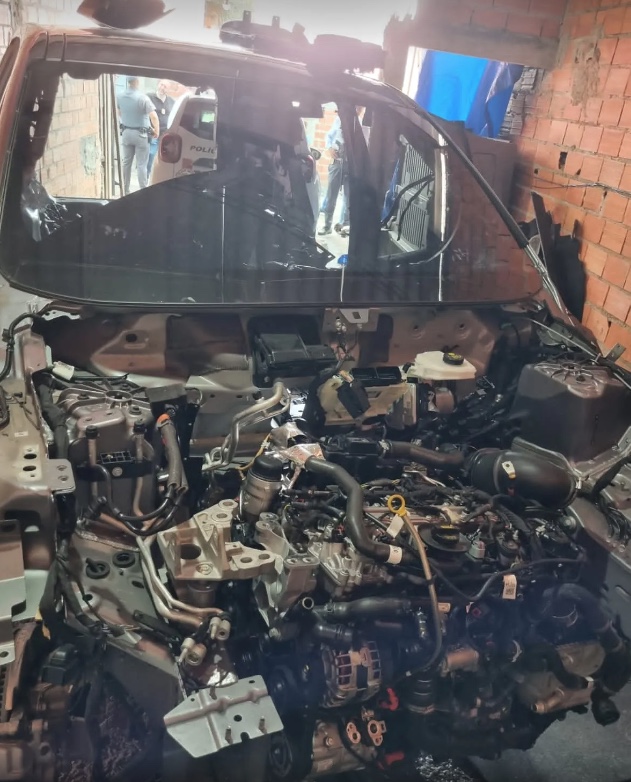 Carro de P&eacute;ricles encontrado desmanchado - Foto: Pol&iacute;cia Militar/Divulga&ccedil;&atilde;o 