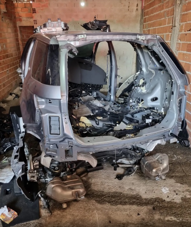 Carro de P&eacute;ricles encontrado desmanchado - Foto: Pol&iacute;cia Militar/Divulga&ccedil;&atilde;o 