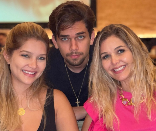 Andr&eacute;a com Lyandra e Leandrinho, filhos de Leandro - Foto: Reprodu&ccedil;&atilde;o/Instagram