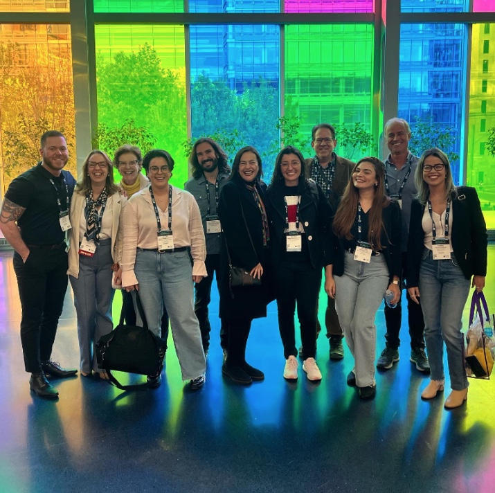 Helena Varela de Ara&uacute;jo, terceira da esquerda para a direita no congresso - Foto: Divulga&ccedil;&atilde;o