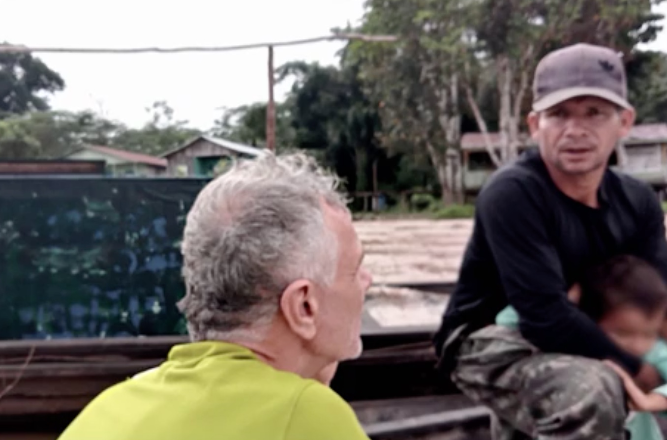 Suspeito J&acirc;nio Freitas de Souza conversando com Dom. - Reprodu&ccedil;&atilde;o/TV Globo