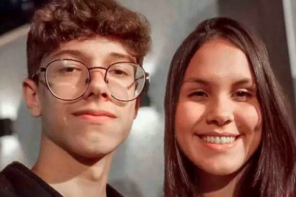  O casal de namorados Luan Augusto, 16, e Karoline Verri Alves, 17, mortos por atirador de ataque a col&eacute;gio. - Reprodu&ccedil;&atilde;o