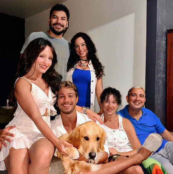 Larissa com a fam&iacute;lia de Andr&eacute; no Natal de 2022 - Foto: Reprodu&ccedil;&atilde;o/Instagram