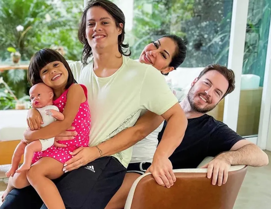Ma&iacute;ra Cardi com os filhos e Thiago Nigro - Foto: Reprodu&ccedil;&atilde;o/Instagram