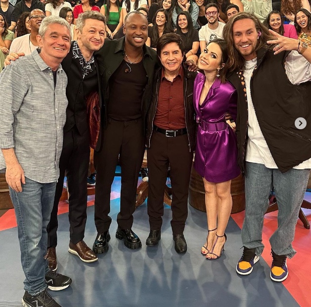 Imagem dos bastidores do Altas Horas que ir&aacute; ao ar s&aacute;bado (30) - Foto: TV Globo