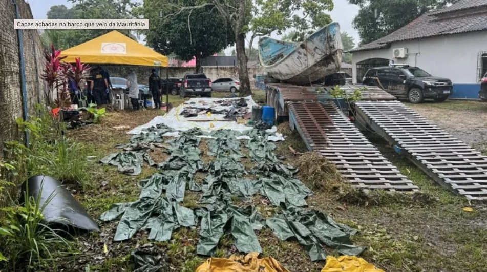 25 capas de chuva estava no barco / Foto: Divulga&ccedil;&atilde;o / Pol&iacute;cia Federal