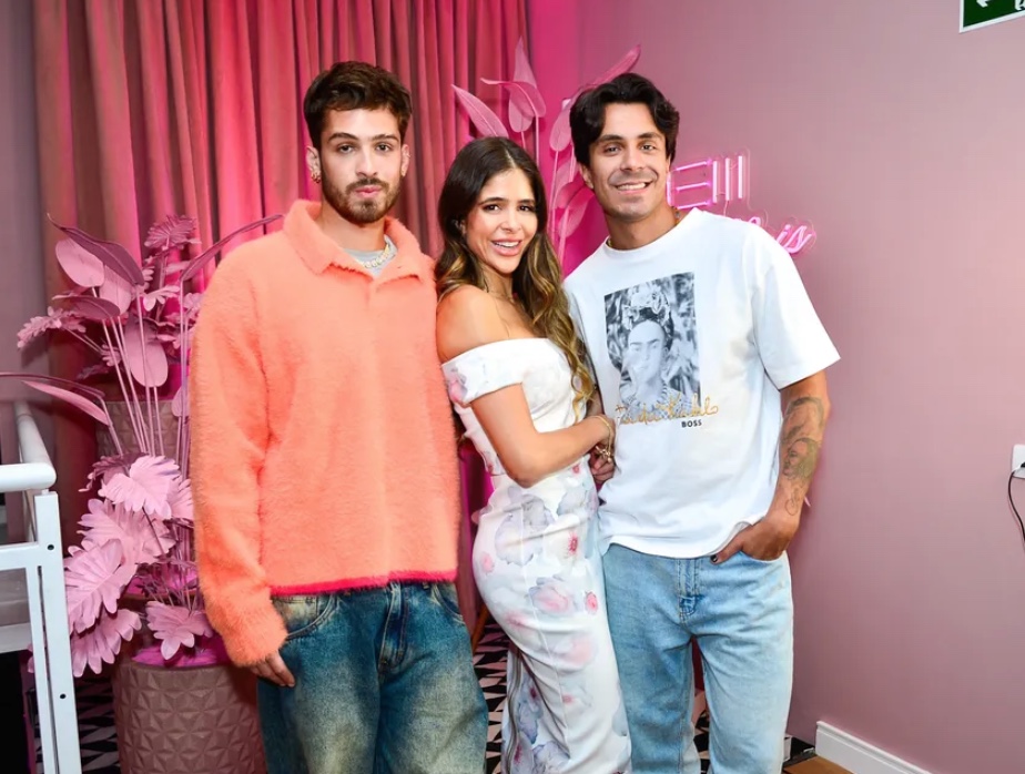 Jo&atilde;o Guilherme com a m&atilde;e, Naira &Aacute;vila, e o tio Pe Lu, irm&atilde;o de Naira. Foto: Eduardo Martins / Agnews