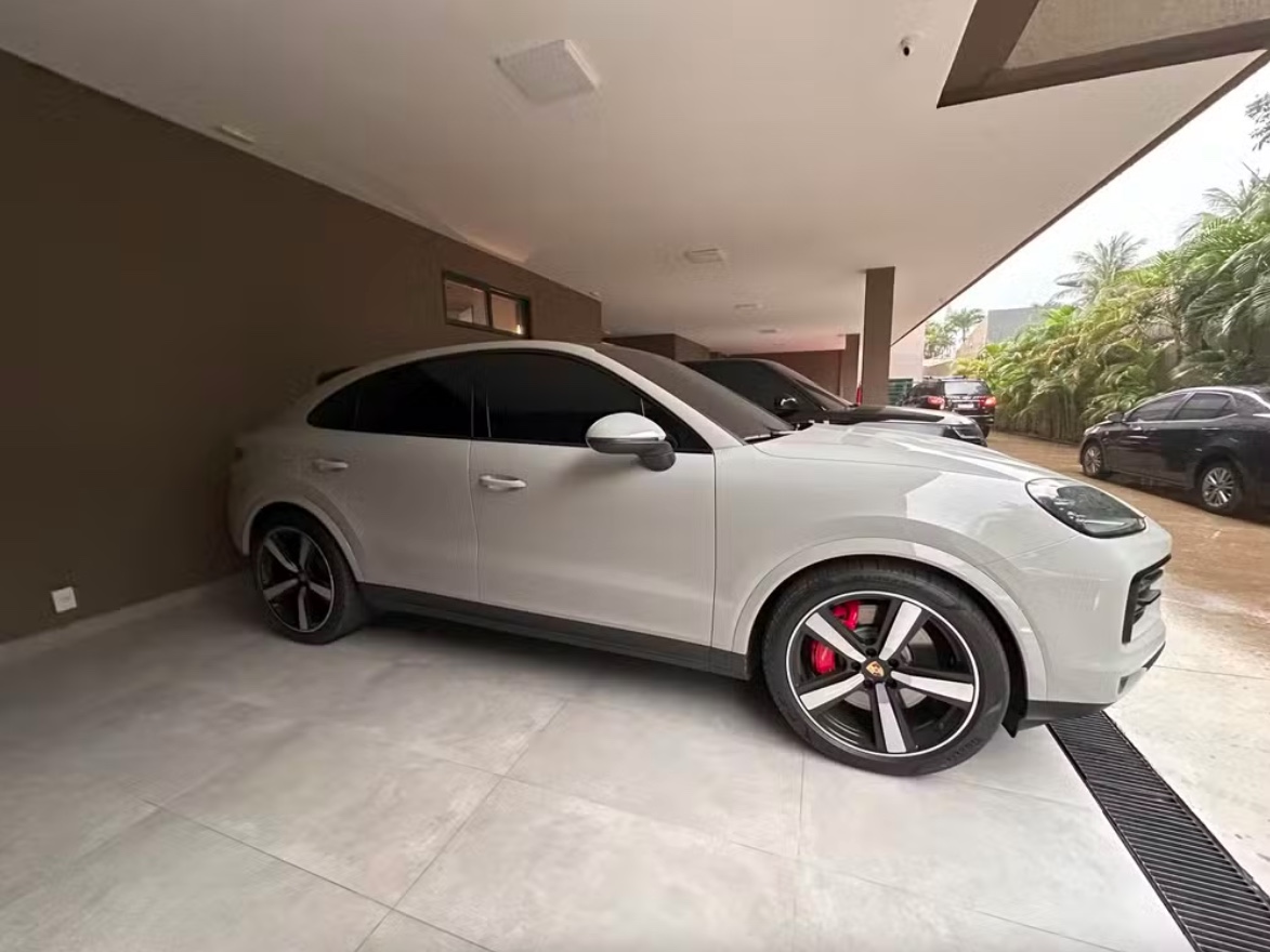 Carro de luxo apreendido / Foto: Divulga&ccedil;&atilde;o/PF