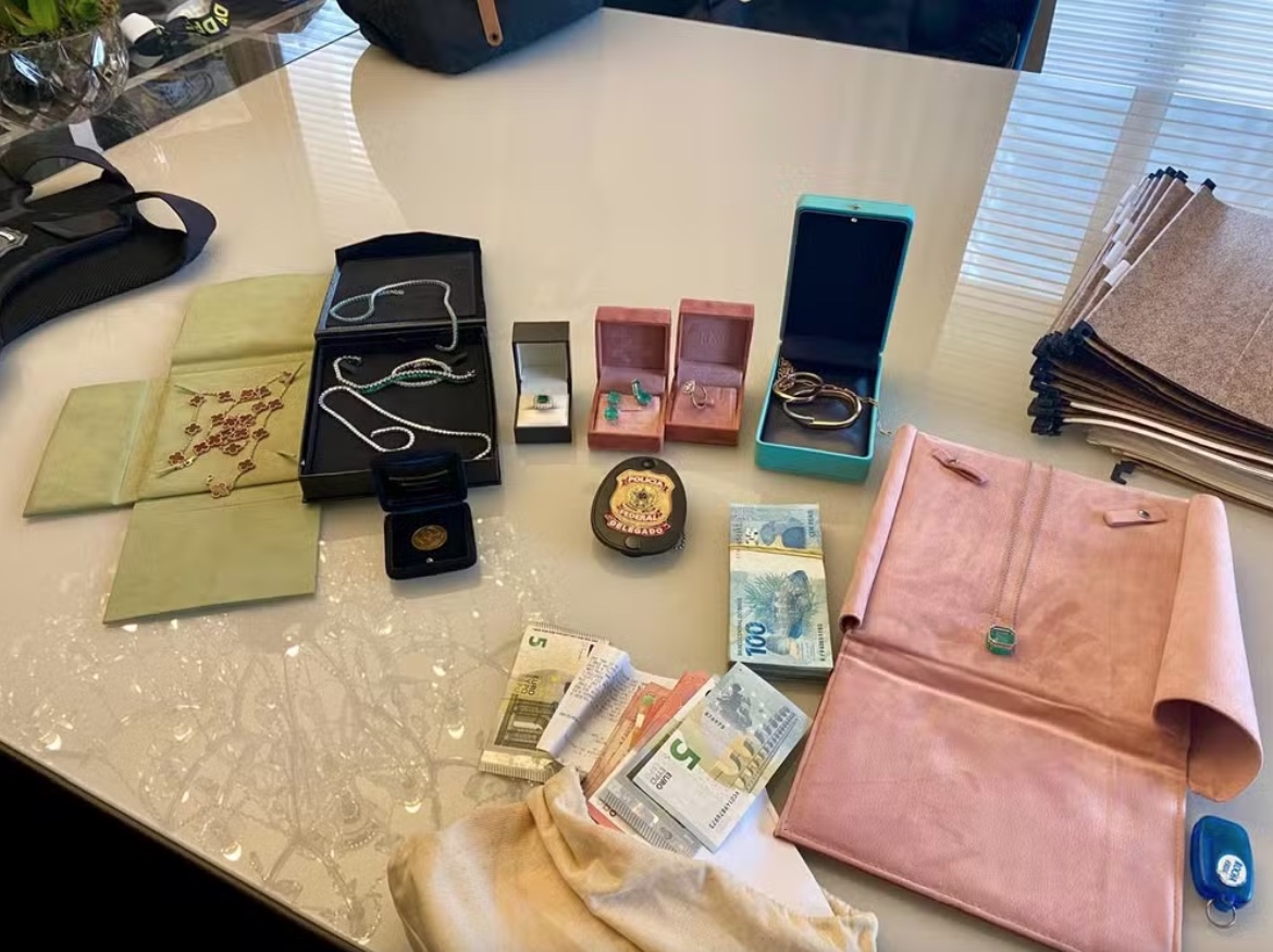 Joias, dinheiro em real e moeda estrangeira, apreendidos em S&atilde;o Paulo / Foto: Divulga&ccedil;&atilde;o/PF