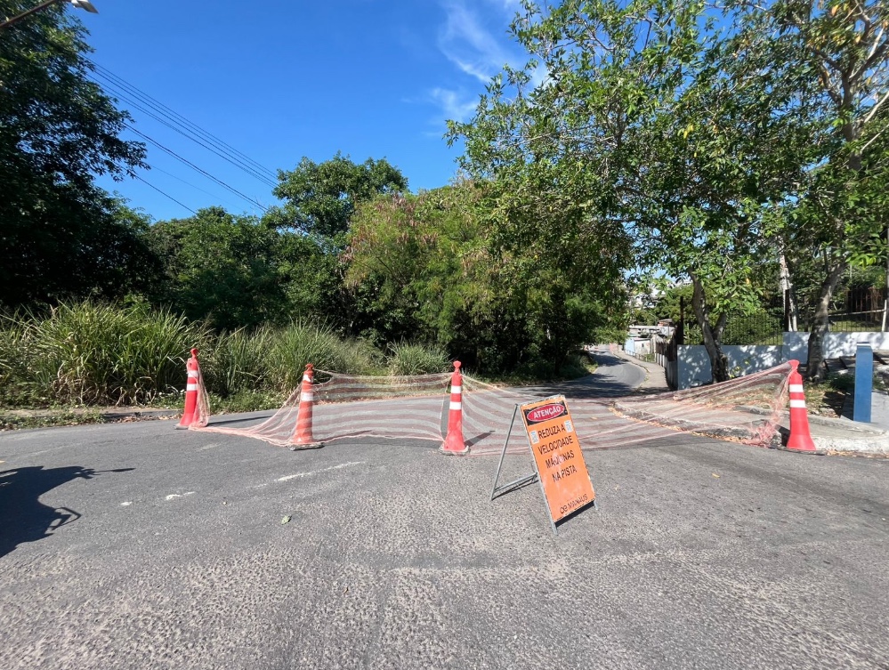Trecho que d&aacute; acesso &agrave;s avenidas Carlos Drummond de Andrade e Solim&otilde;es, as quais levam &agrave; Ulbra &mdash; Foto: Jander Robson/Portal do Holanda