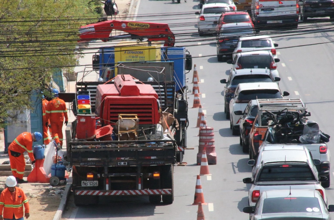 Moradores denunciam riscos e transtornos causados por obras da Cig&aacute;s em Manaus - Foto: Jander Robson/Portal do Holanda