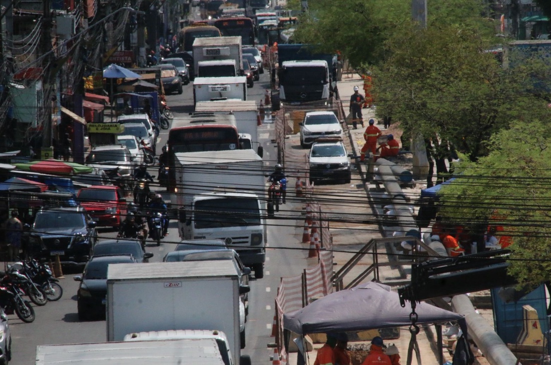 Obras da Cig&aacute;s transformam Avenida Autaz Mirim em desafio di&aacute;rio para moradores - Foto: Jander Robson/Portal do Holanda