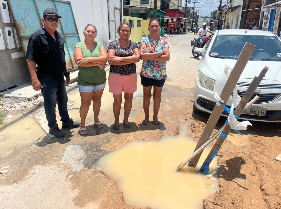  &Aacute;guas de Manaus &eacute; alvo de cr&iacute;ticas no Jorge Teixeira por obras inacabadas e falta de abastecimento - Foto: Jander Robson/Portal do Holanda