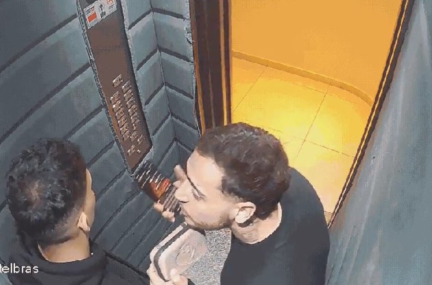 M&aacute;rio e Igor t&ecirc;m discuss&atilde;o no elevador / Foto: Reprodu&ccedil;&atilde;o de v&iacute;deo