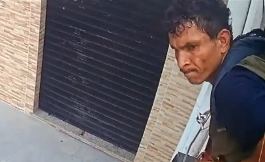 Suspeito ainda n&atilde;o identificado &eacute; procurado pela pol&iacute;cia / Foto: Divulga&ccedil;&atilde;o / PC-AM