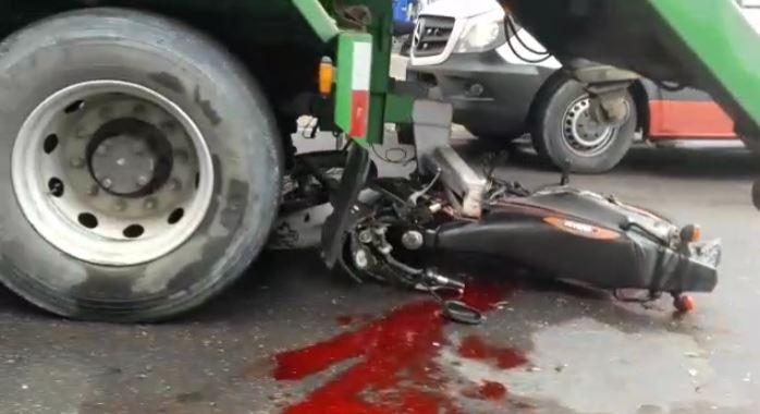 Marcas de sangue ficaram no ch&atilde;o