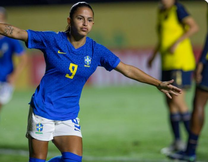 Debinha tamb&eacute;m est&aacute; na disputa - Foto: Lucas Figueiredo/CBF