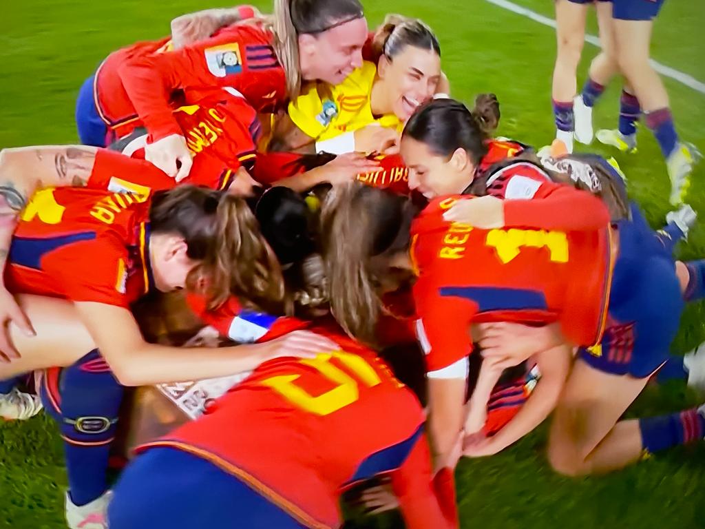 Comemora&ccedil;&atilde;o em campo pelo t&iacute;tulo mundial da Fifa - Foto: Reprodu&ccedil;&atilde;o