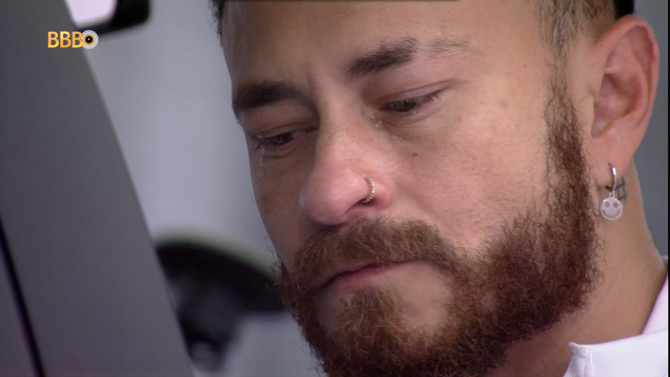 "Mas s&oacute; que eu acho que no fundo de tudo quem mais perdeu fui eu, entendeu? Por conta disso. Porque pode ter gente no Brasil pensando 'caramba, n&atilde;o conhecia esse Fred barraqueiro'. Mas, ao mesmo tempo, eu tenho medo de tipo 'que Fred &eacute; esse?', sabe? Por exemplo, a Mami [Aline]. Eu acho que por ter sido muito protegido pela minha m&atilde;e, eu tenho muito essa figura materna presente na minha vida. Minha ex-sogra eu chamava de Mami, tem uma pessoa muita pessoa importante pra mim no trabalho que chamo de Mami. Muitas vezes me coloco nesse lugar. E chamar uma pessoa de Mami &eacute; algo muito forte para mim e me d&aacute; um conforto muito grande."