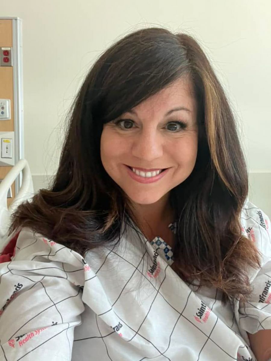 'Os &uacute;ltimos dias ainda s&atilde;o um mist&eacute;rio, mas meus m&eacute;dicos acreditam que tive o in&iacute;cio de um derrame ao vivo', diz Julie 