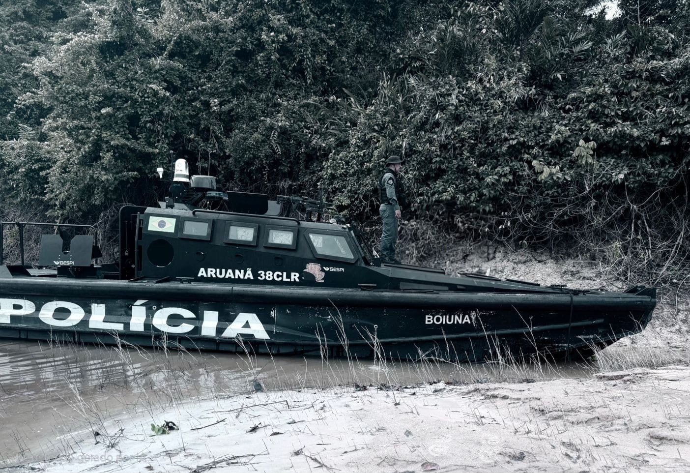 Embarca&ccedil;&atilde;o usada para procurar os criminosos - Foto: Divulga&ccedil;&atilde;o