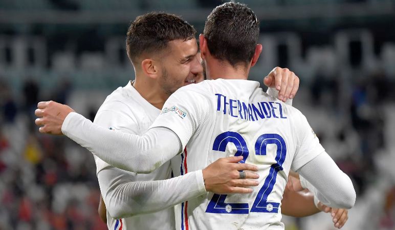 Theo (22) e seu irm&atilde;o, Lucas comemoram - Foto: Divulga&ccedil;&atilde;o/Fifa