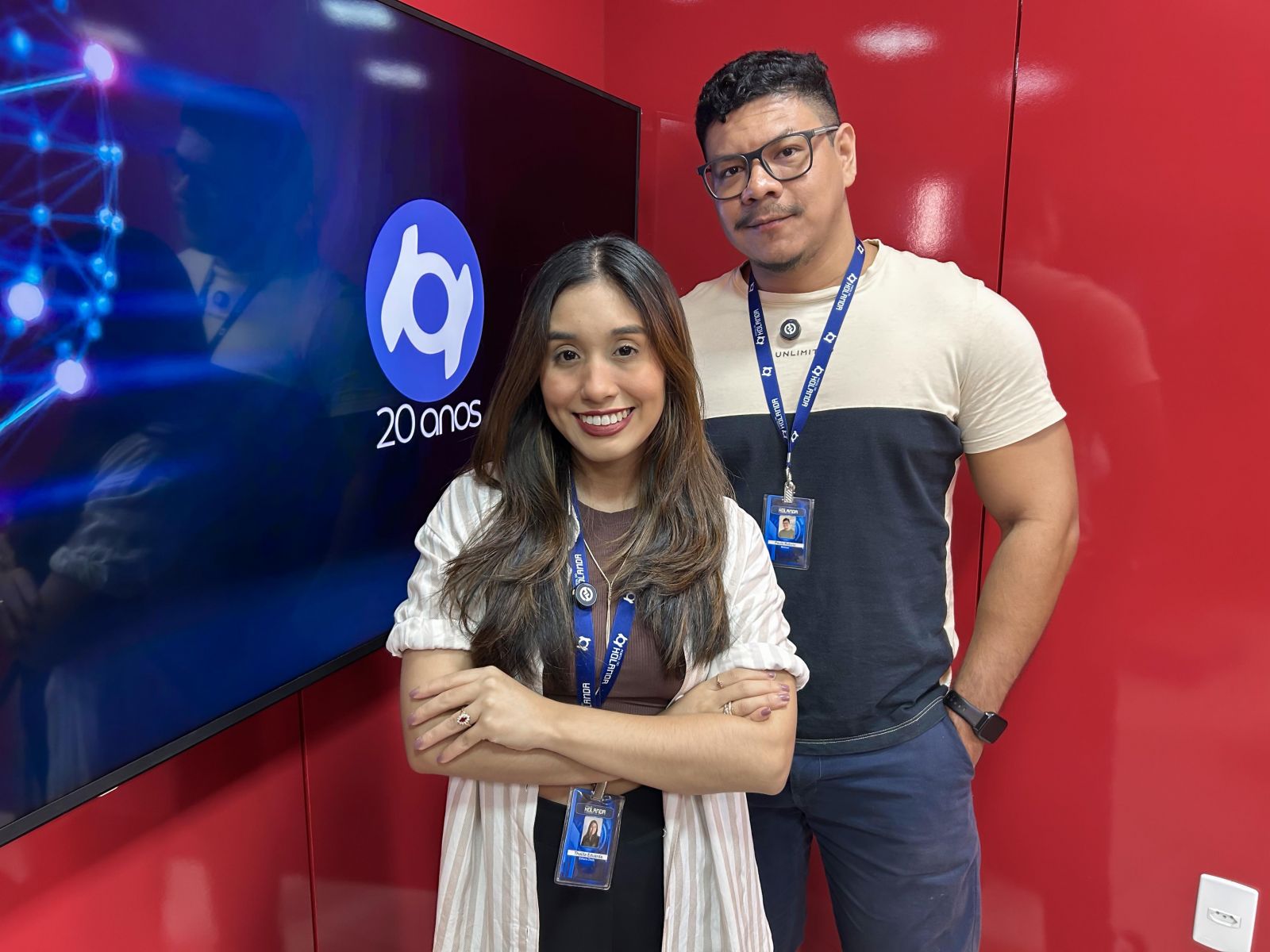 Thalita Eduarda e Paulo Rabelo comandam a apresenta&ccedil;&atilde;o direto dos est&uacute;dios do Portal do Holanda. Produ&ccedil;&atilde;o: Andr&eacute; Prot&aacute;zio e Paulo Rabelo.