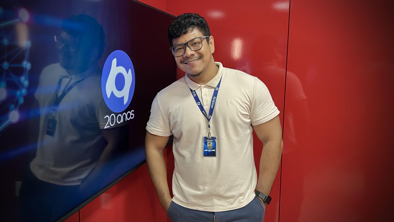 O apresentador do Banzeiro dos Famosos, Paulo Rabelo, nos est&uacute;dios do Portal do Holanda. Produ&ccedil;&atilde;o: Andr&eacute; Prot&aacute;zio e Paulo Rabelo. Roteiro: Glauci Alencar.